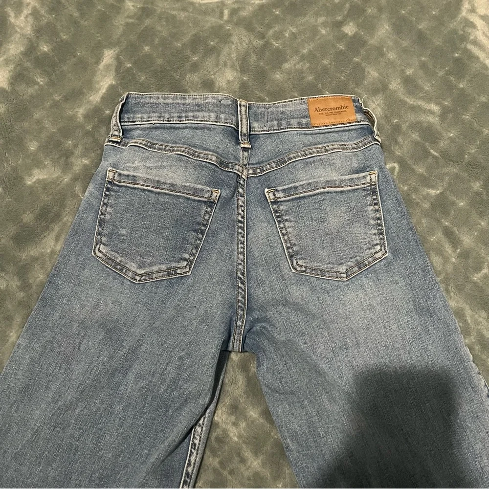 Abercrombie Kids Girls High Rise Wide Leg Rhinestone‎ Jeans Blue 11/12 Short